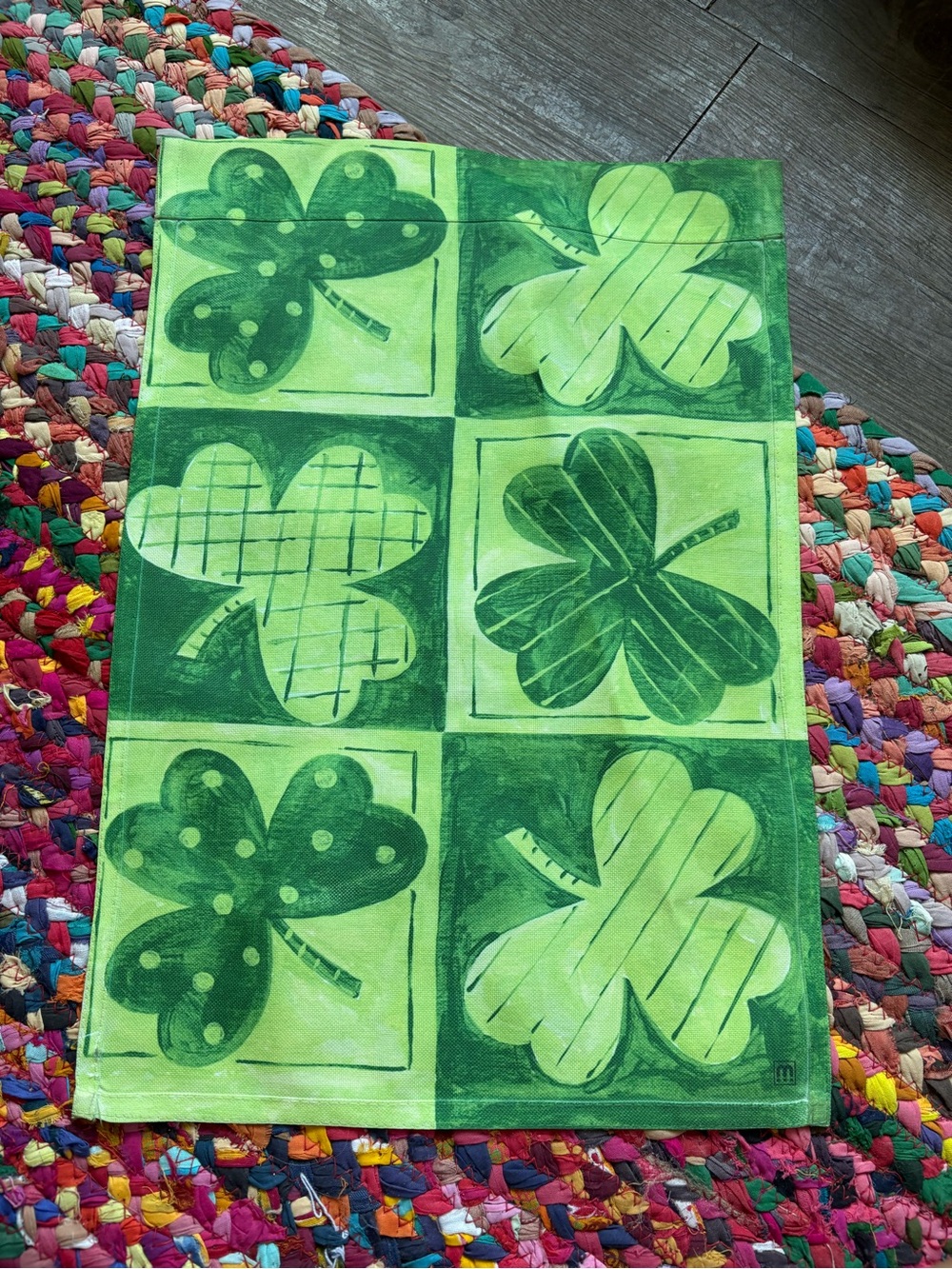 ST PATRICKS DAY CLOVER SHAMROCK MINI GARDEN FLAG